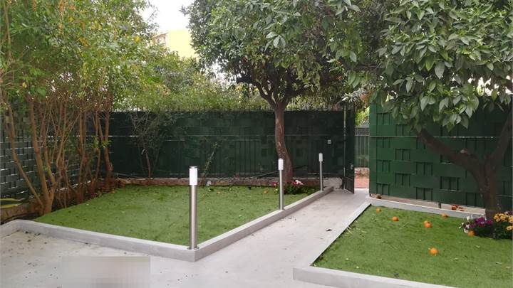 TRE VANI CON AMPIO GIARDINO 