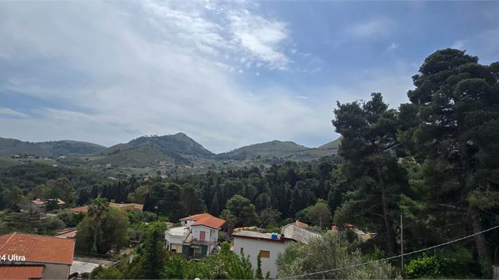 VILLA INDIPENDENTE CON AMPI TERRAZZI E DUE BOX