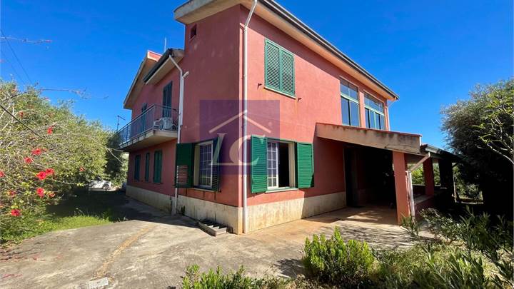 Portion of semi-detached house in horizontal.