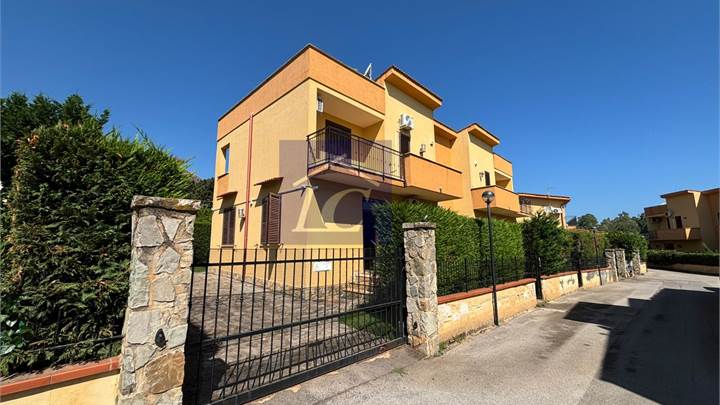 Villa in residence con piscina