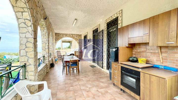 Appartamento in villa con spazio esterno