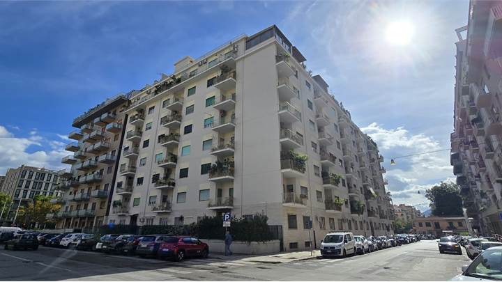 AMPIO 4 VANI USO INVESTIMENTO ZONA MARCHESE DI VILLA BIANCA