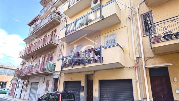 Palazzina con box 