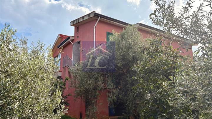 Porzione di bifamiliare in orizzontale.