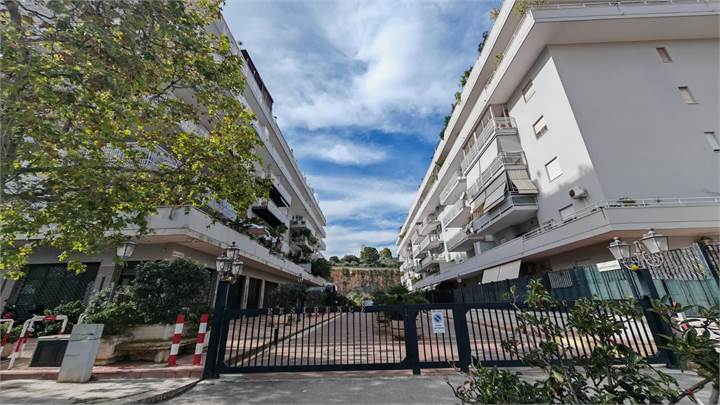 6 VANI CON POSTO AUTO COPERTO