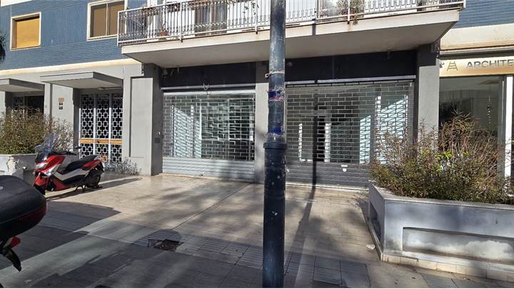 AMPIO LOCALE COMMERCIALE VIA NOTARBARTOLO