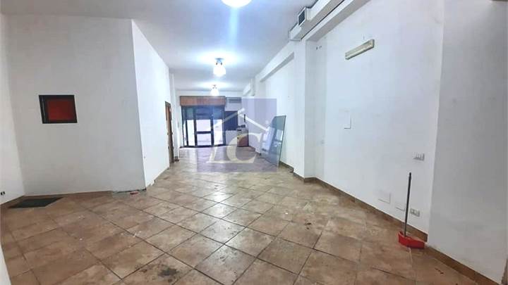 Magazzino/locale per vendita all'ingrosso