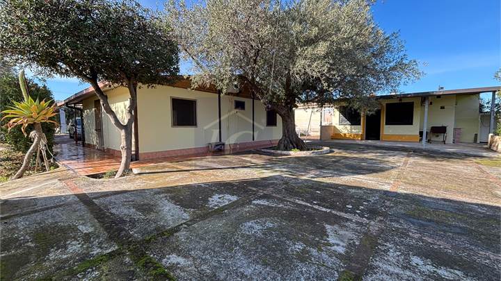 Villetta con 1197 mq di spazio esterno