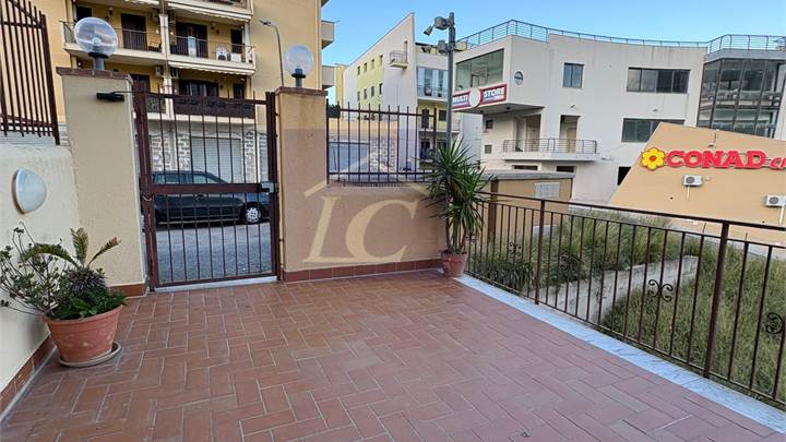 APPARTAMENTO MANSARDATO ARREDATO