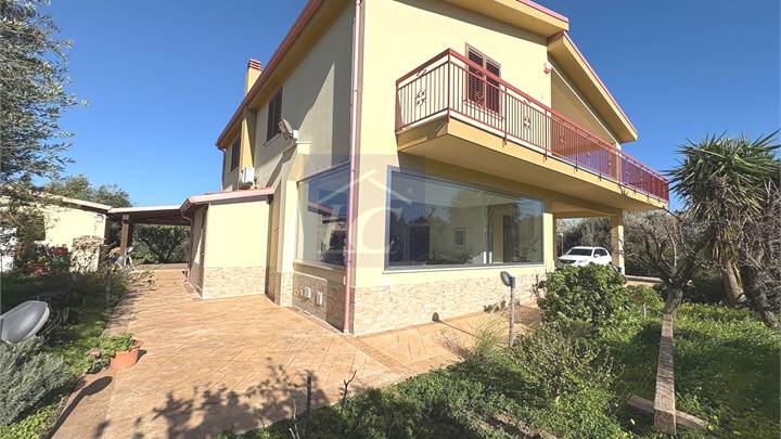 Villa singola con 2000 mq di terreno