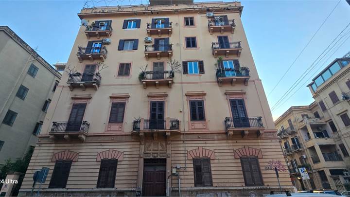 SIGNORILE PIANO RIALZATO CON MANSARDA E TERRAZZINO