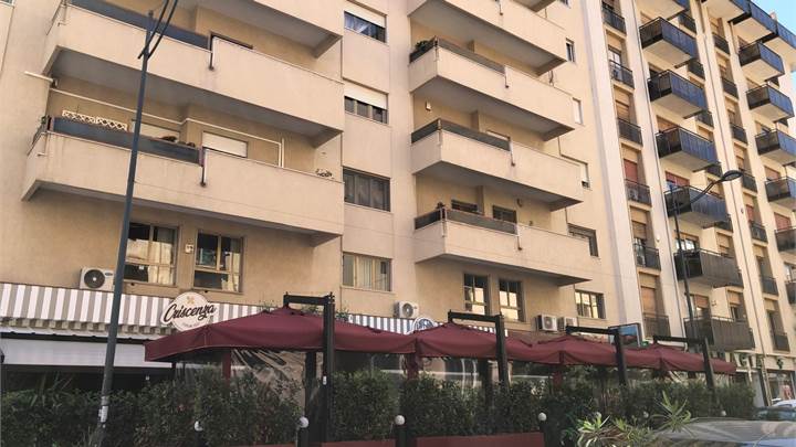 APPARTAMENTO CON POSTO AUTO ZONA NOTARBARTOLO PIANO ALTO