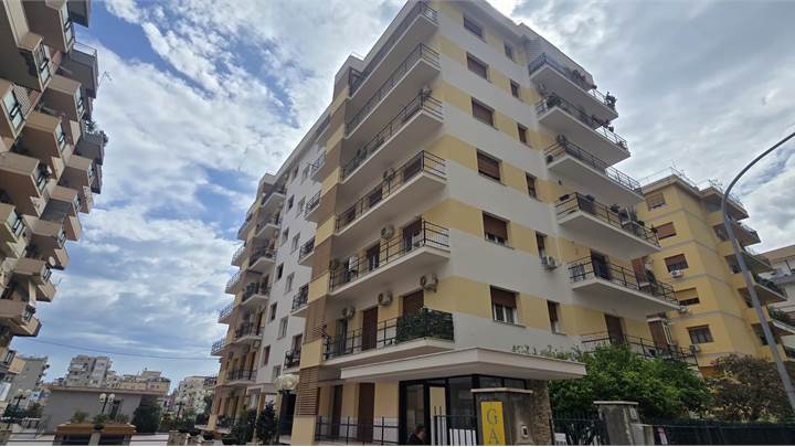 APPARTAMENTO DI 250 MQ ZONA NOTARBARTOLO