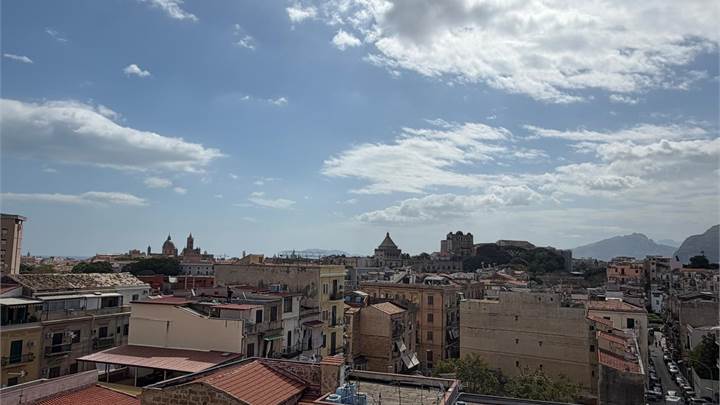 Pressi Piazza Indipendenza
