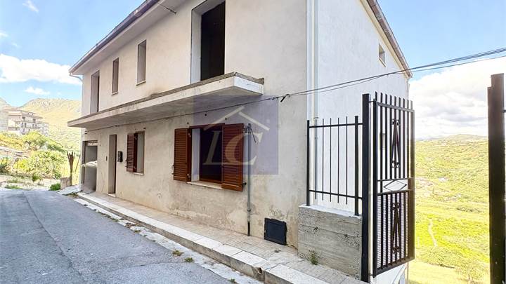 Casa indipendente di 446 mq