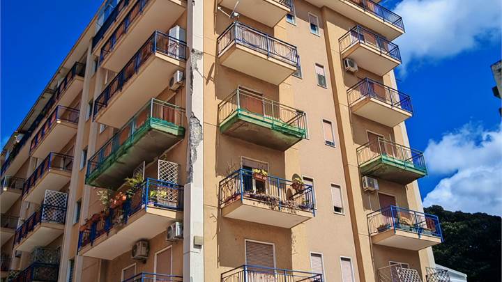 5 VANI CON TERRAZZO E POSTO AUTO