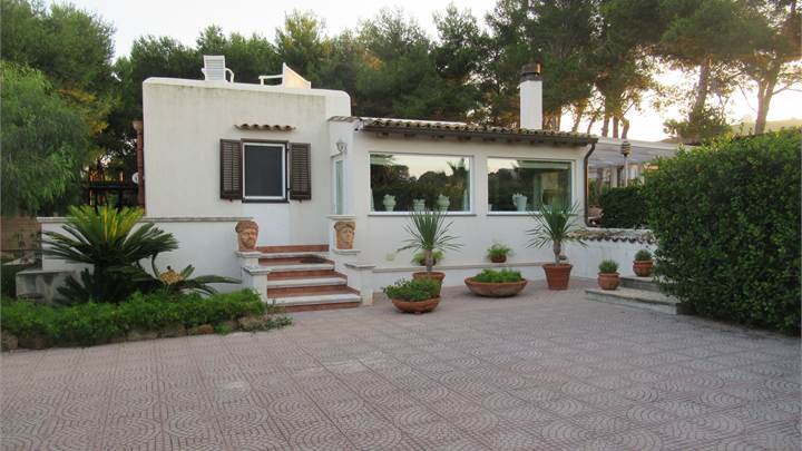 VILLA SINGOLA AD USTICA