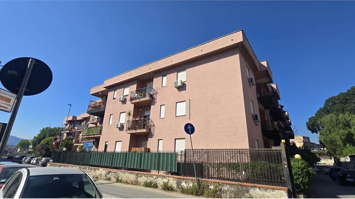 4 VANI CON TERRAZZO E POSTO AUTO