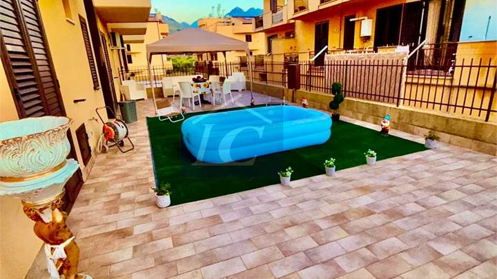 Apartment with outdoor space