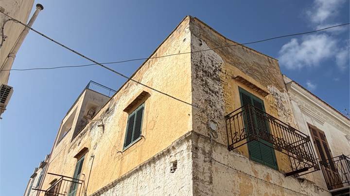 4 vani centralissimo vista mare
