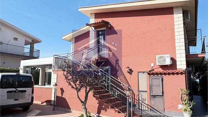 Appartamento in villa arredato 