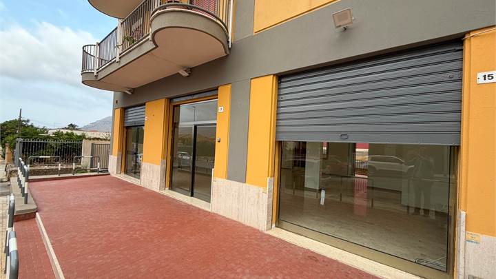 Locale commerciale zona Tommaso Natale