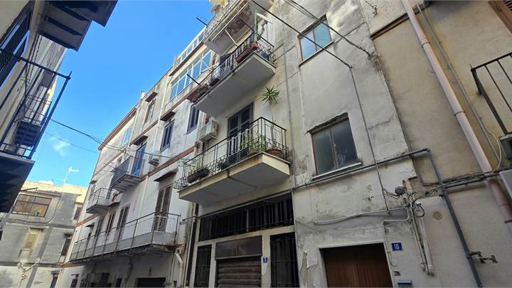 TRE VANI RISTRUTTURATO CENTRO CARINI