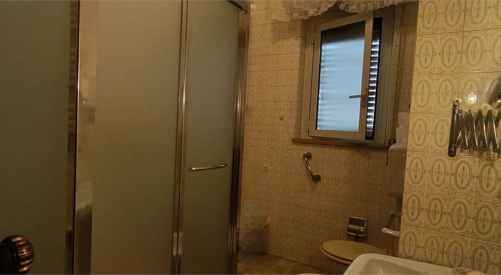 Photo 33